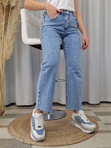 Jeans gamba larga con dettaglio brillantini