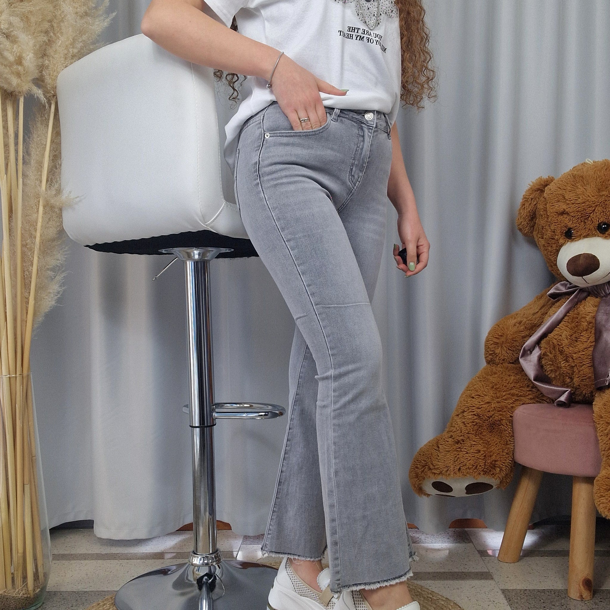 Jeans trombetta grigio