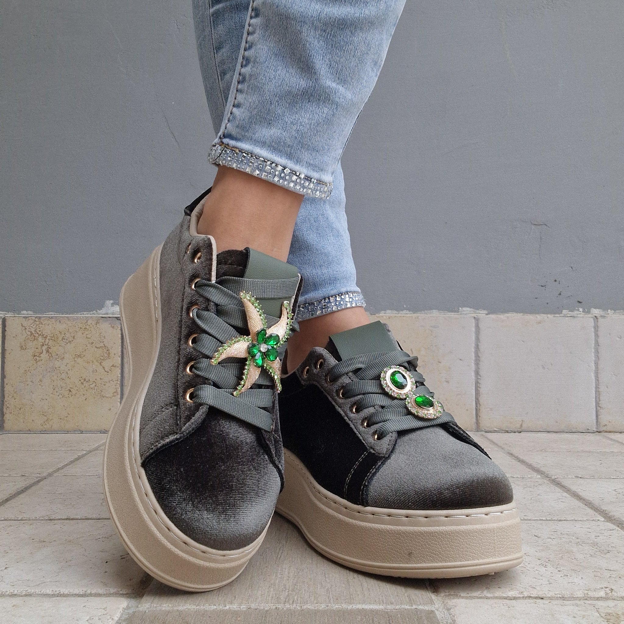 Sneakers effetto velluto verde