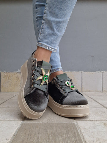 Sneakers effetto velluto verde