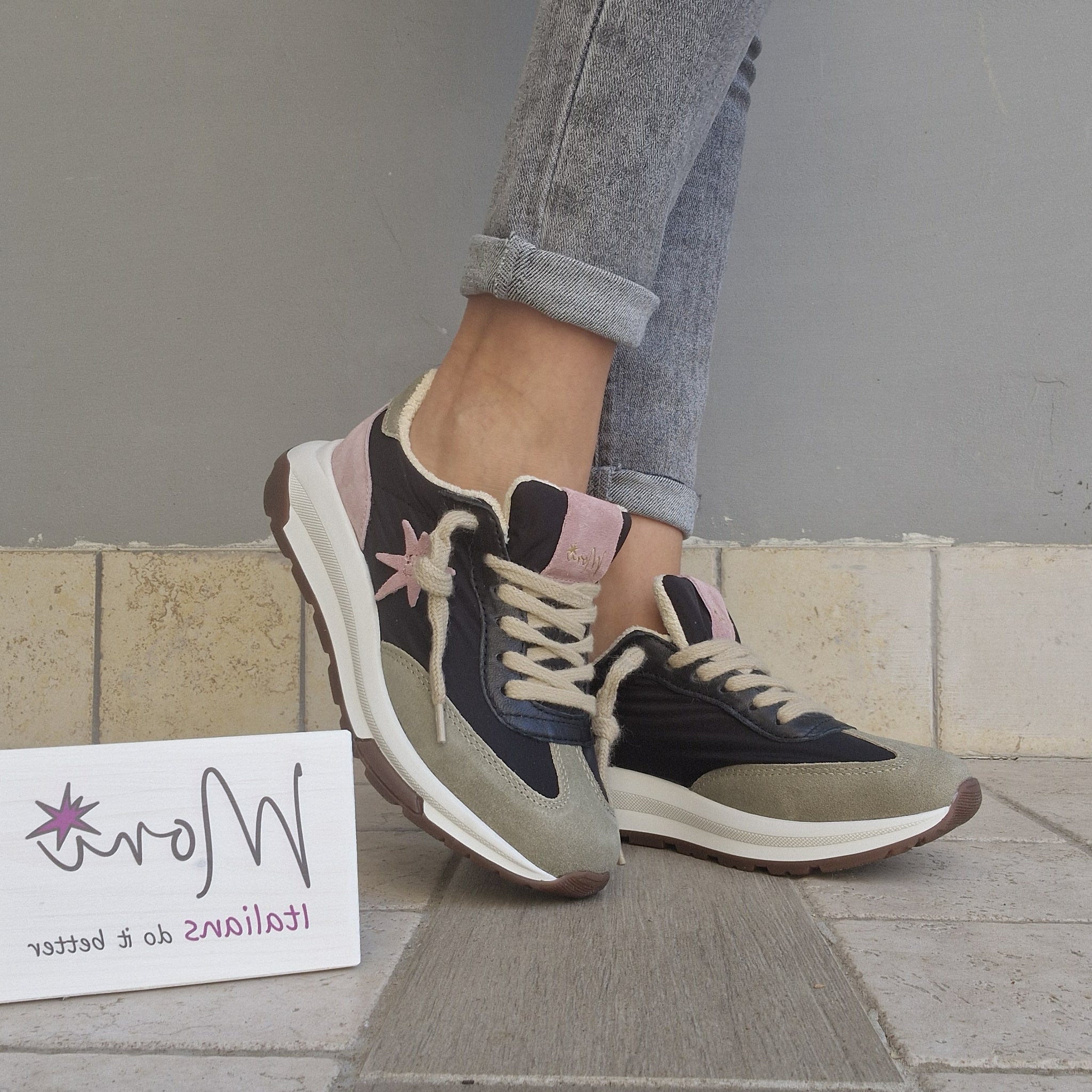 Sneakers runny
