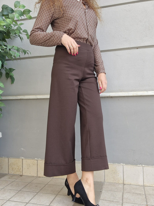 Pantalone gamba larga con risvolto Marrone
