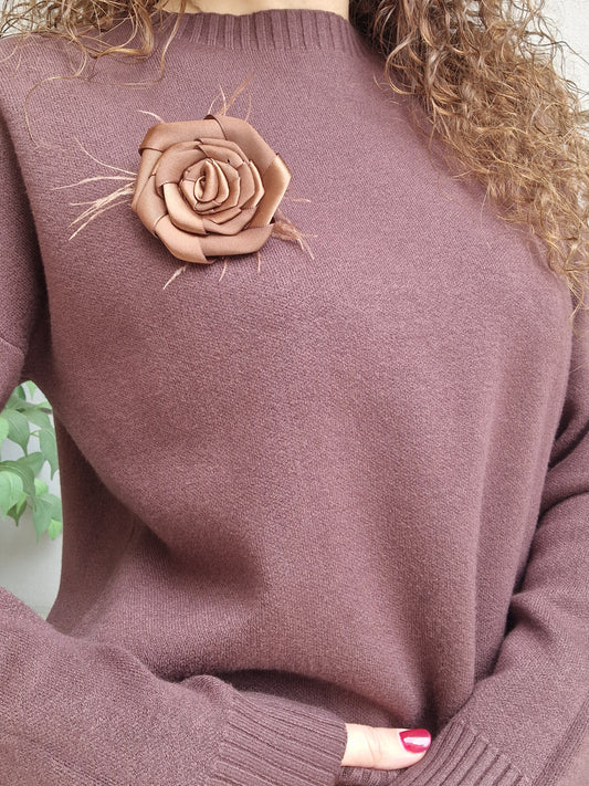 Maglioncino con spilla