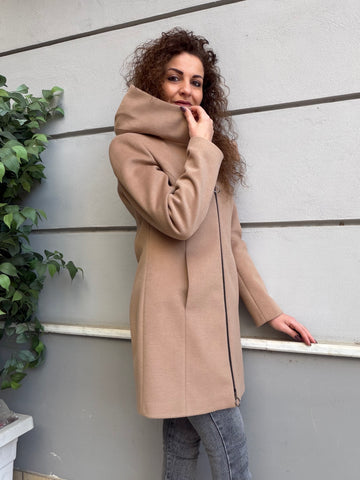 Cappottino beige slim con cappuccio