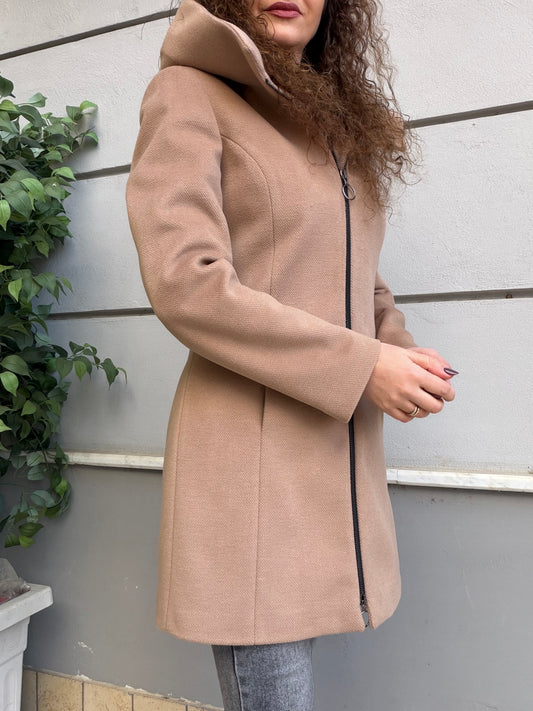 Cappottino beige slim con cappuccio