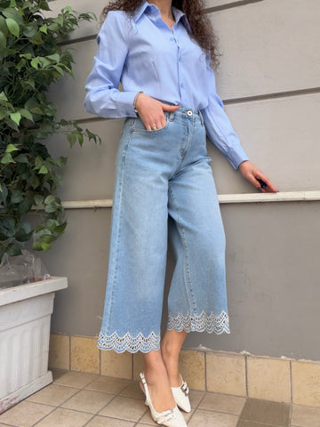 Jeans carpi con dettaglio brillantini sul fondo