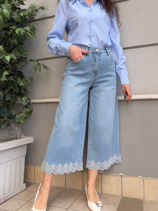 Jeans carpi con dettaglio brillantini sul fondo