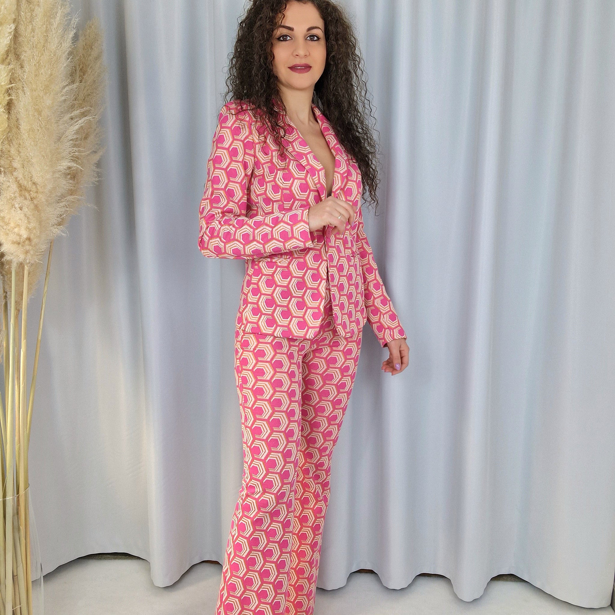 Tailleur fucsia fantasia con pantalone a zampa